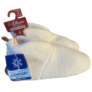 Dluxe by Dearfoams NWT Memory Foam Women’s White Slippers Size Large 9-10